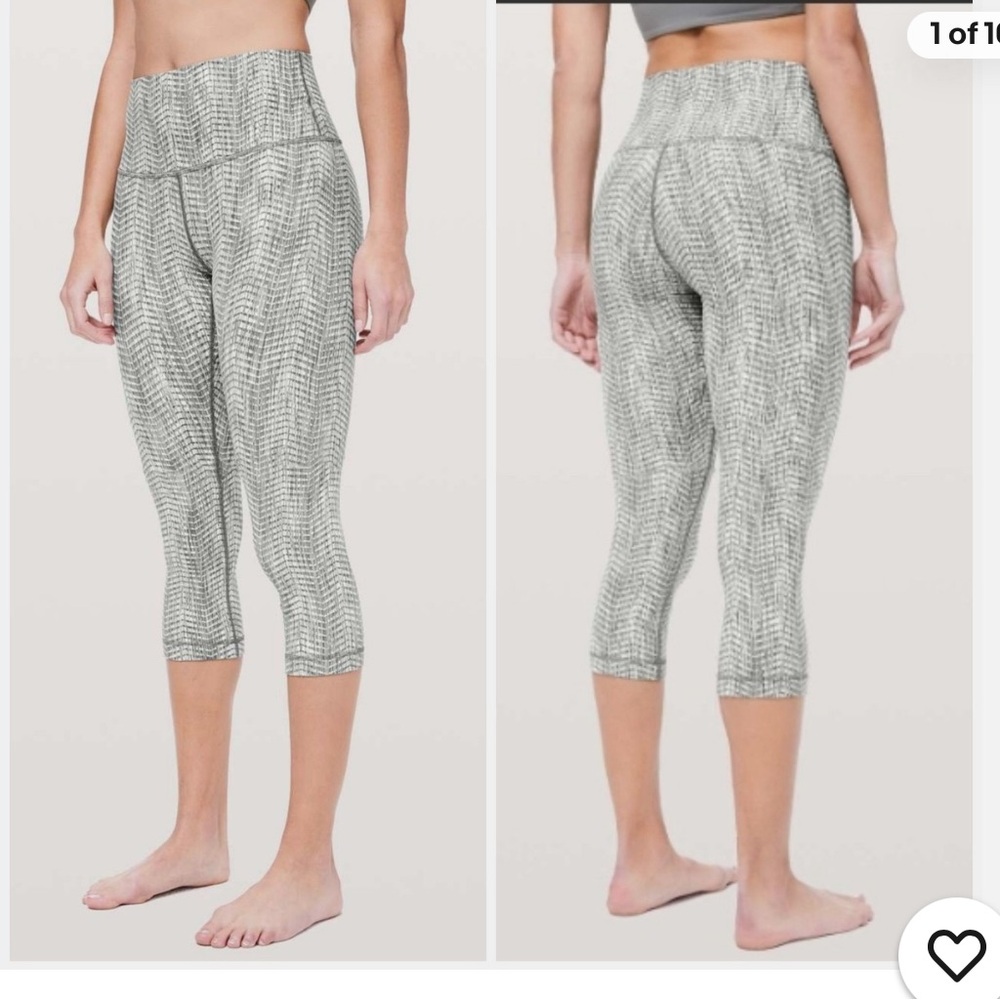 Grey and‎ white patterned HR lululemon 23” leggings size 10